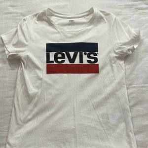 Levi’s tee